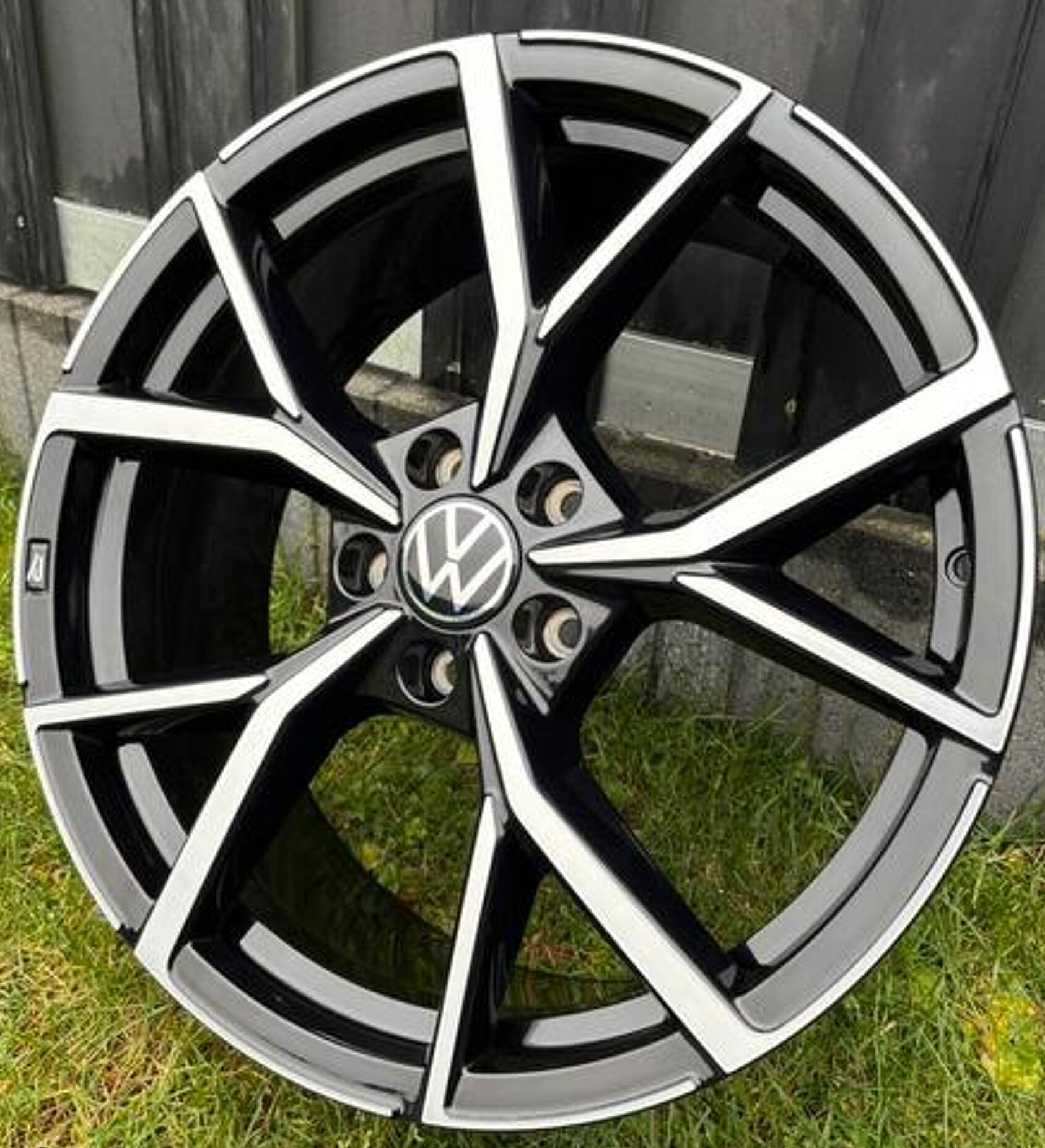19-volkswagen-troc-r-estoril-velgen-oem-nieuw-btw-passat-95c6936f.jpg