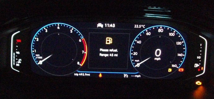 VW Polo 22 Display 2.jpg