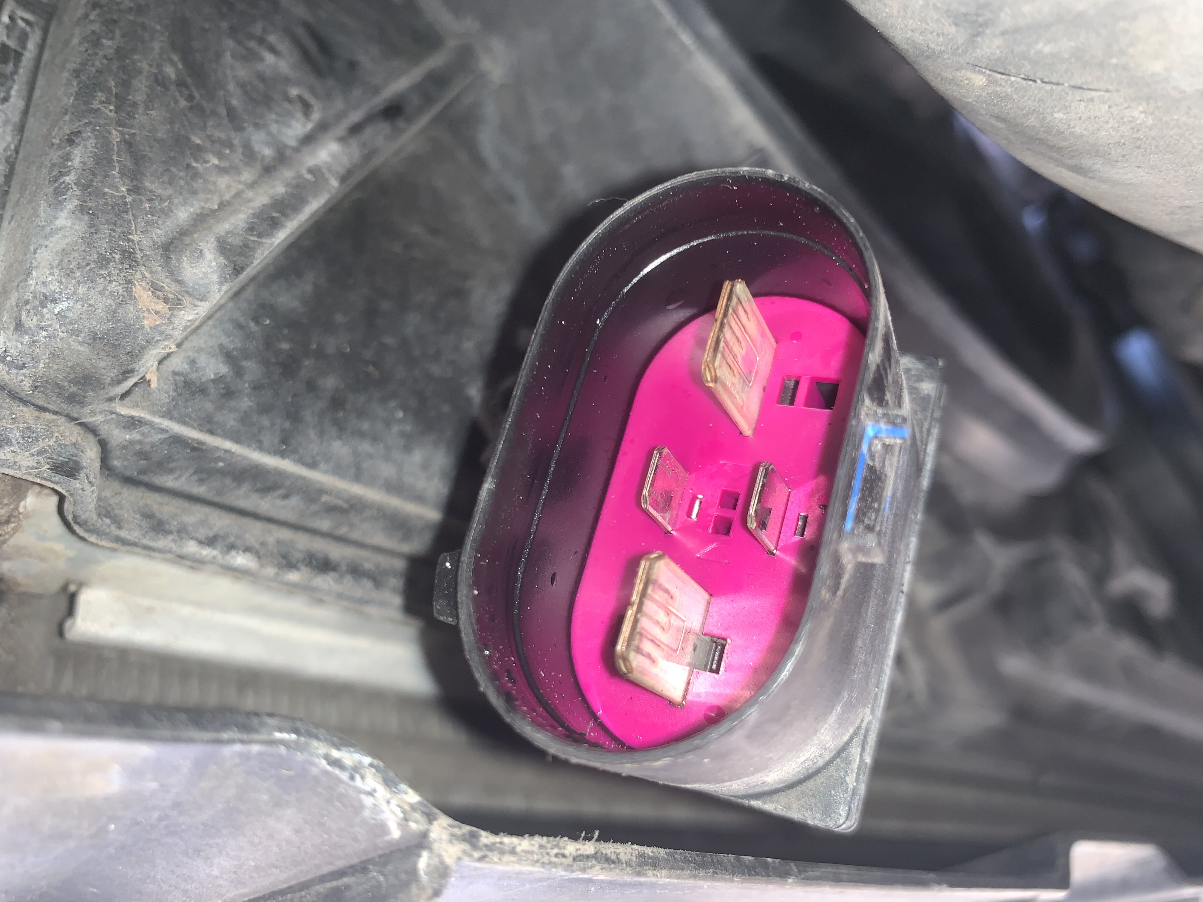 Fan pack side plug.jpg