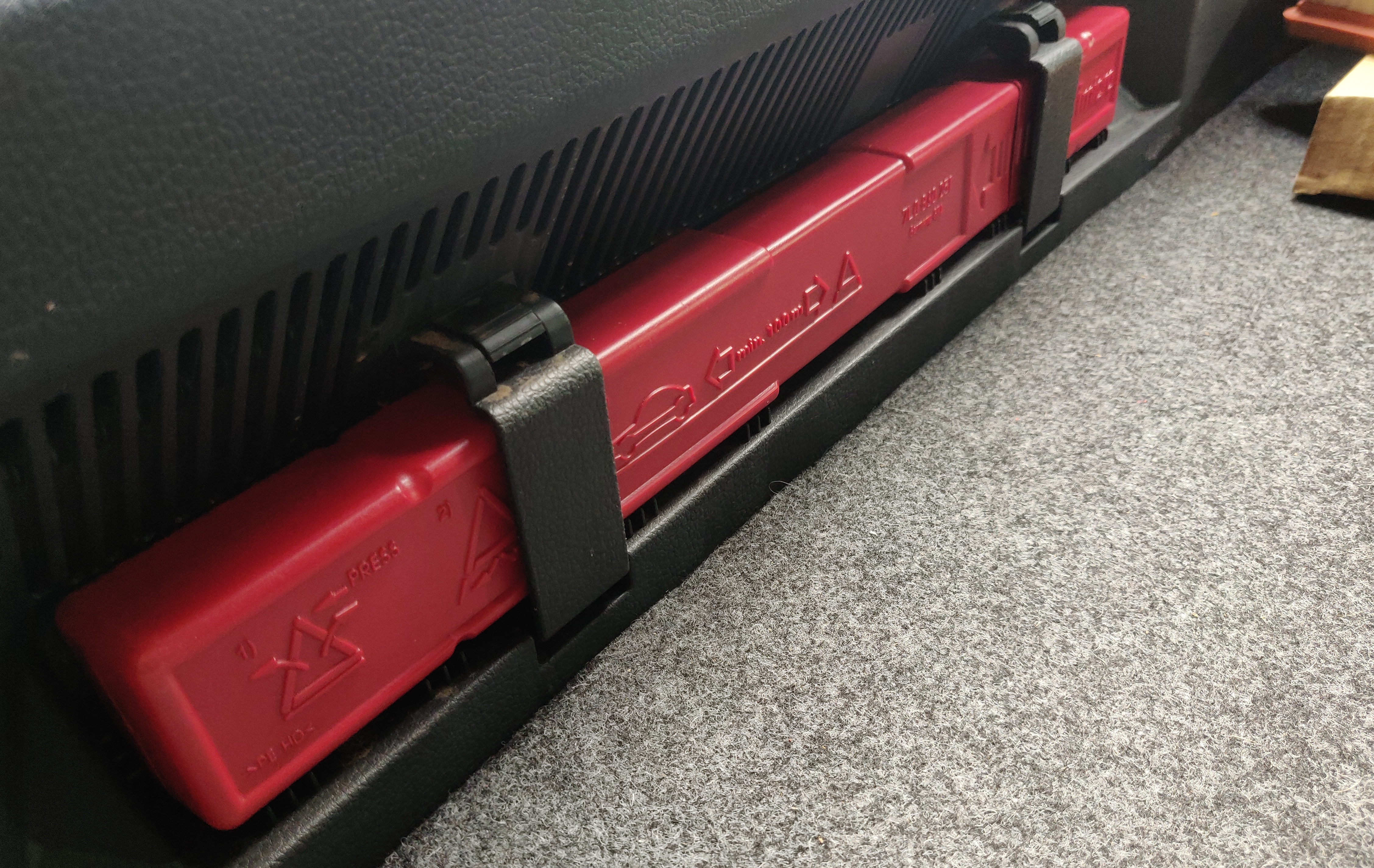 Polo 6R Improved Warning Triangle.jpg