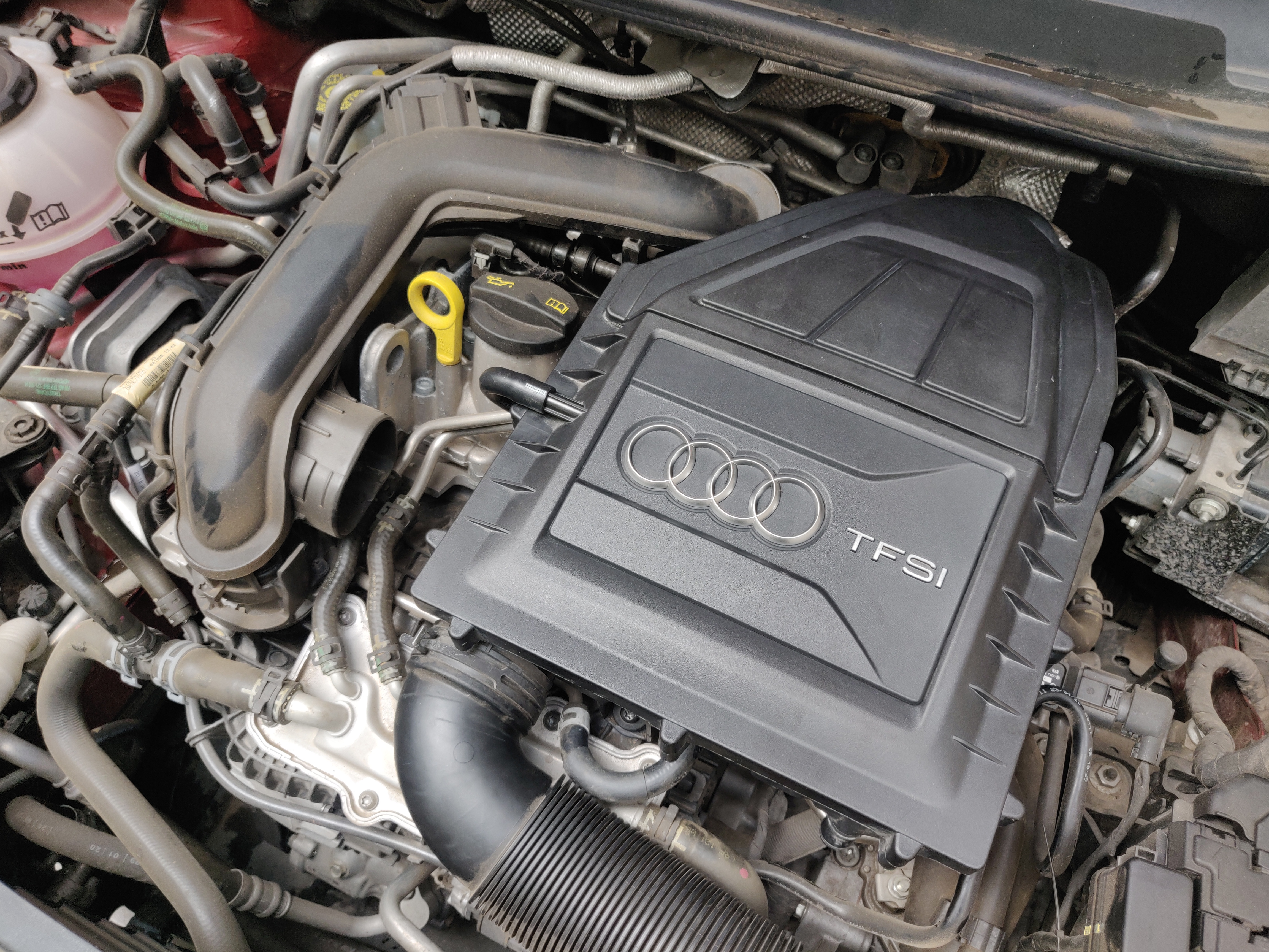 Audi Airbox 1.0 TSI Closeup.jpg